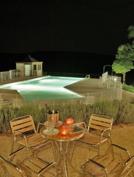 Domaine Des Compouzines Hotel Montignac-Lascaux Buitenkant foto